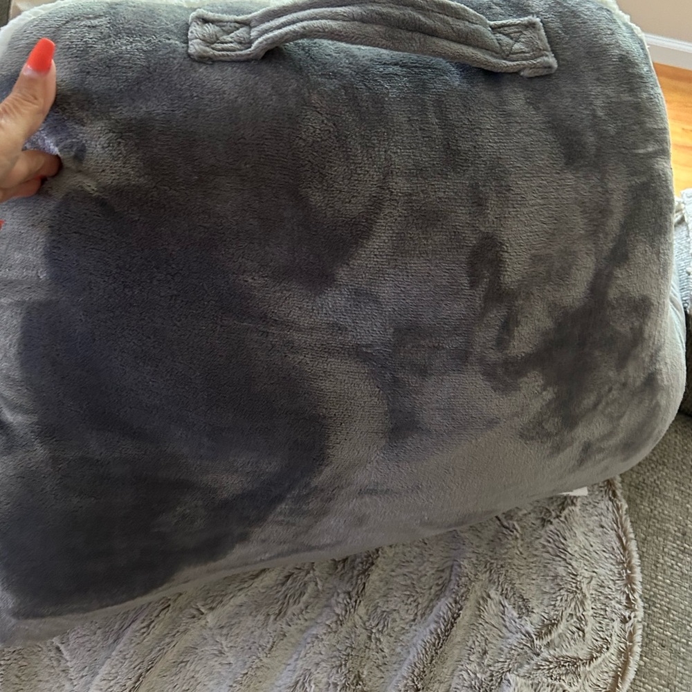 ❗️SOLD❗️UGG Gray/White Large Body Pillow - Picture 3 of 8
